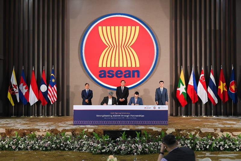 MoU Signing between ASEAN Centre for Energy and Huawei