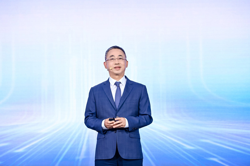 华为董事、华为数字能源总裁侯金龙发表主题演讲
