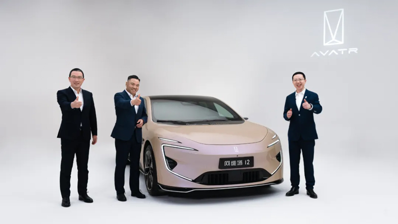阿维塔科技总裁陈卓、宁德时代（上海）智能科技董事总经理杨汉兵、华为数字能源智能电动销售服务总裁戴景岳