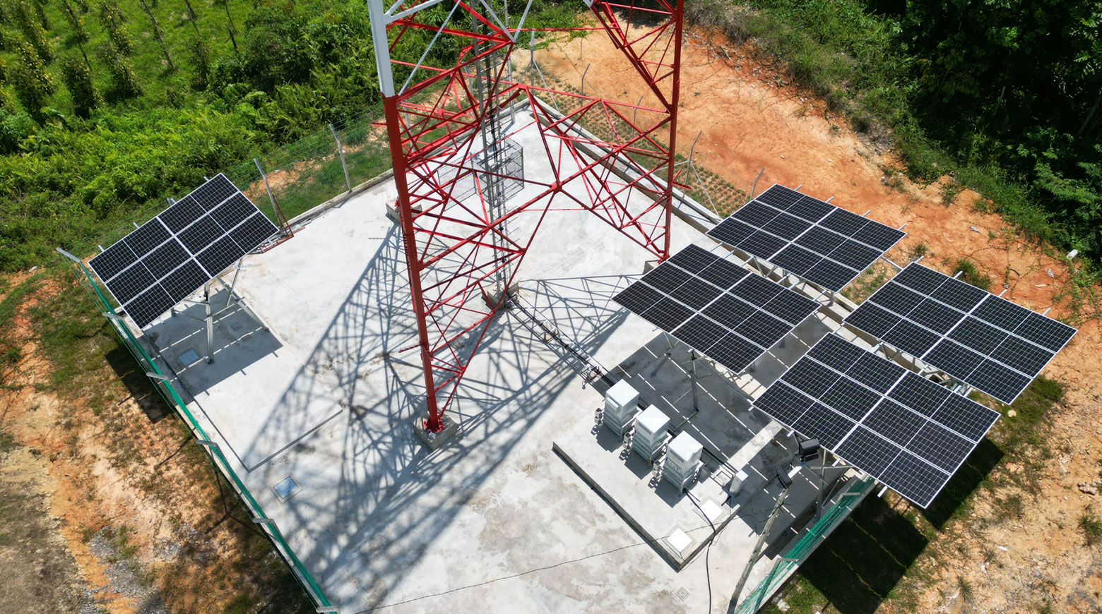100% PV-betriebene ländliche Standorte überbrücken die digitale Kluft in Malaysia
