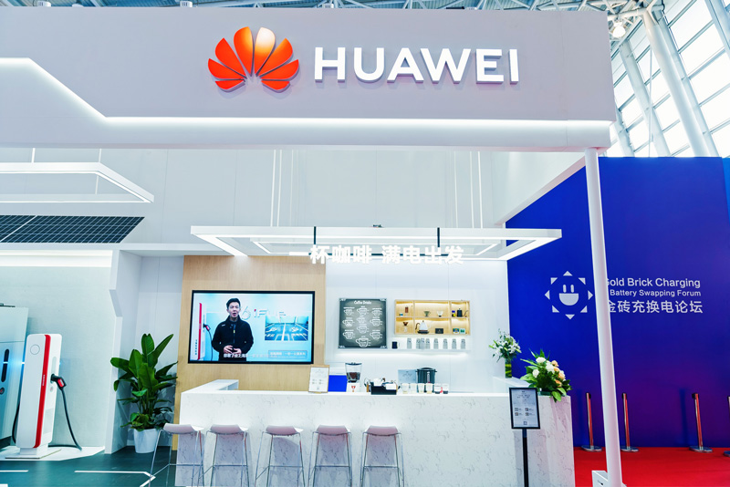 华为展台打造了“一杯咖啡，满电出发”